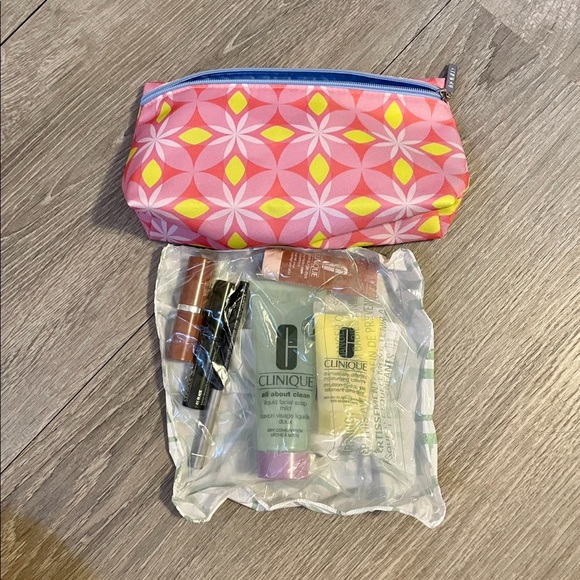 Clinique set mascara, lotion, hydro eye and more - Picture 2 of 2